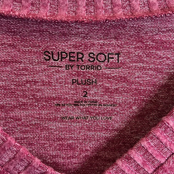 Torrid Super soft plush pink sweater with lace inset size 2 - Picture 2 of 5